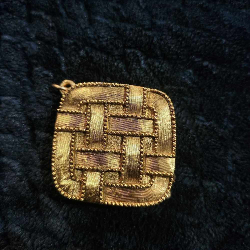 vintage gold-toned Prince Matchabelli Aviance Perfume Locket